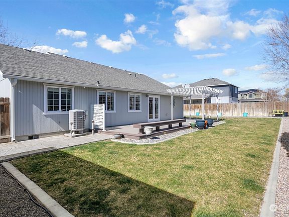 4th image of 5761 Oleander Drive