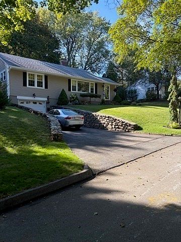 1st image of 39 Chevy Chase Rd