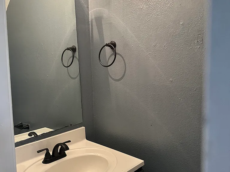 1/2 Bathroom