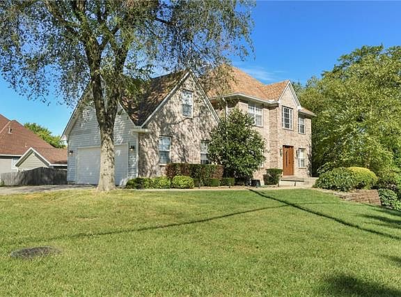 4th image of 8404 S Elm St