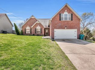 1902 Champlain Dr, La Vergne, TN 37086