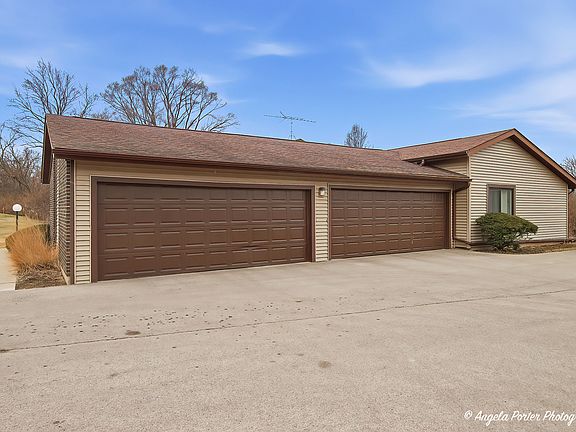 2nd image of 606 Waters Edge Dr APT A