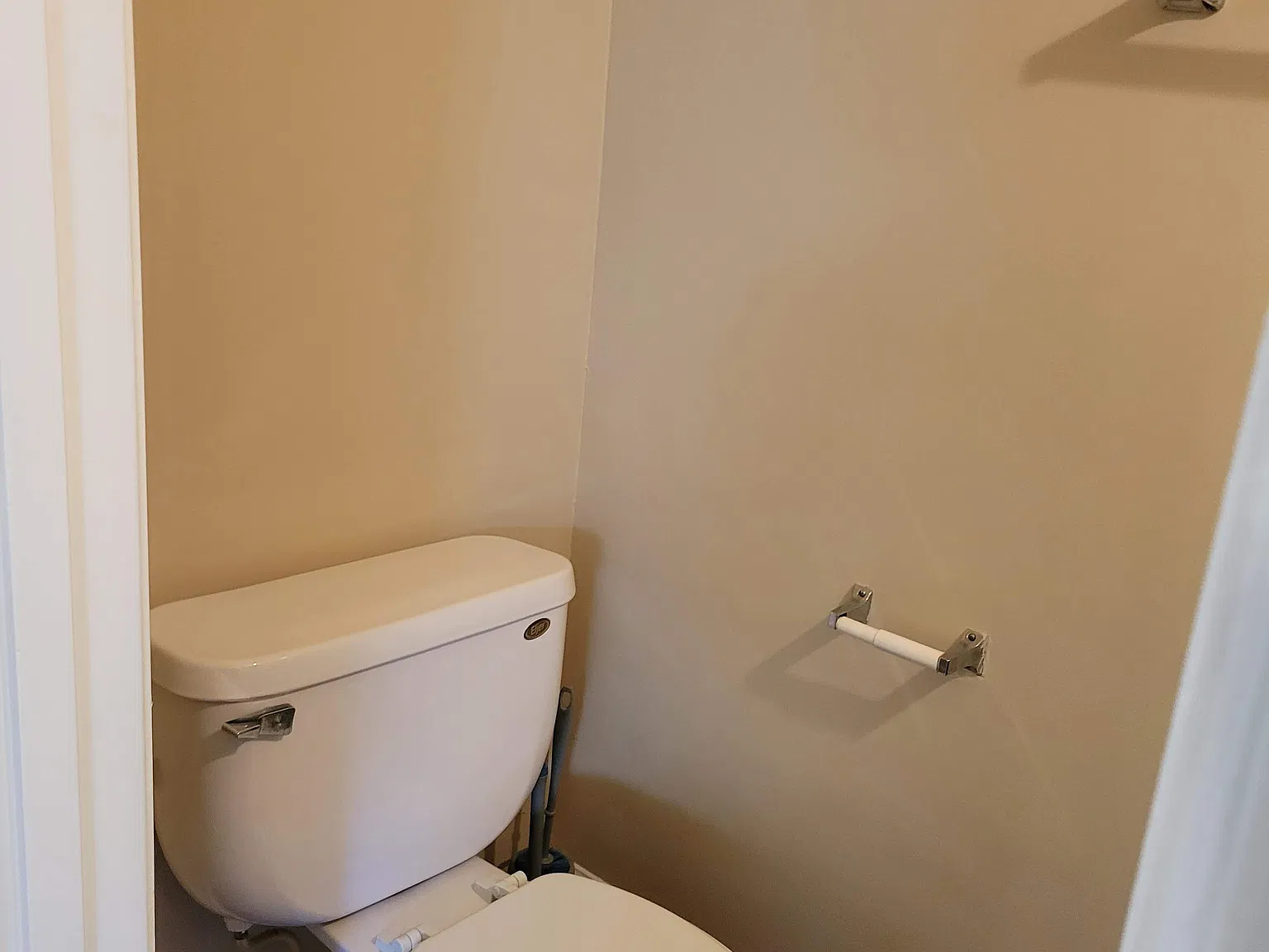 1608 Village Lake Dr — Photo 2
