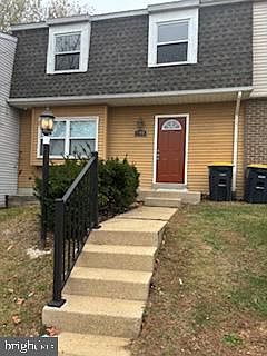 1st image of 904 Nadine Ct