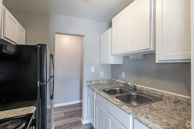 Hubbard Oaks Apartments — Photo 10