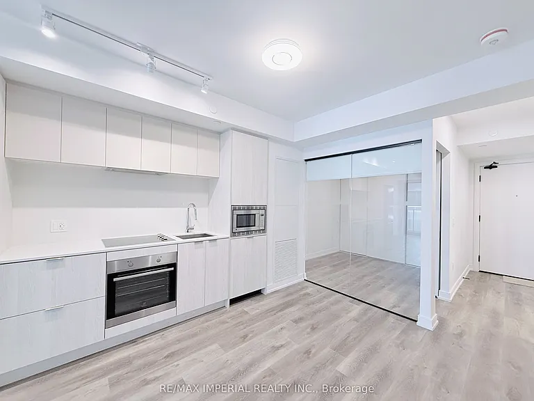 1 Jarvis St #816 — Photo 9