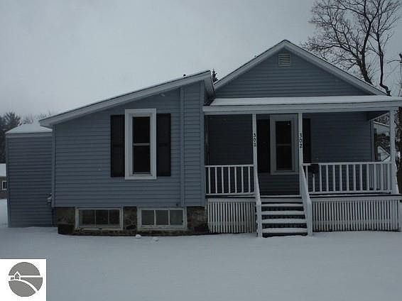 1st image of 302 N 4th St