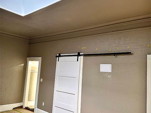4th image of 303 N Commercial St #303.5