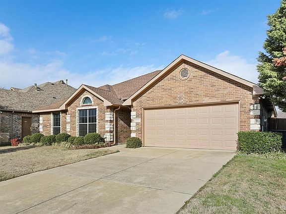 3rd image of 2005 Crestlake Dr