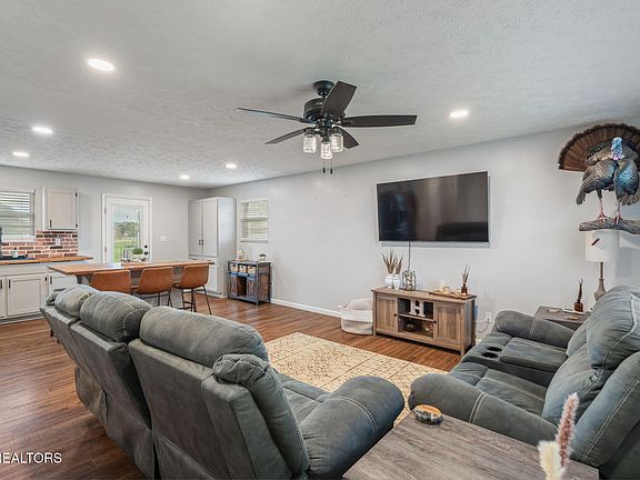 2nd image of 258 Meadow Brook Rd