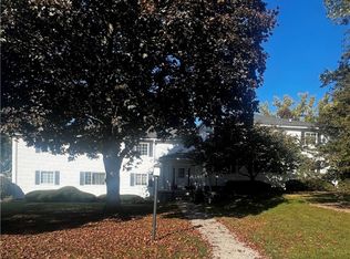 27 Colonial Pkwy APT A, Pittsford, NY 14534