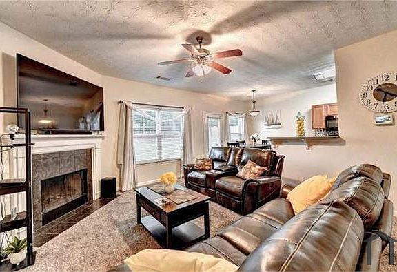 3rd image of 30 Providence Run Ct