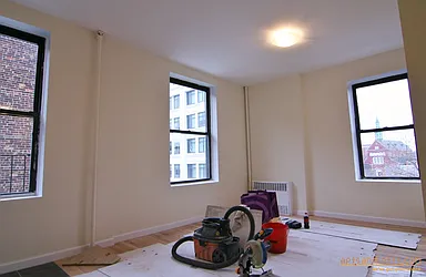 Rented by aptsandlofts.com