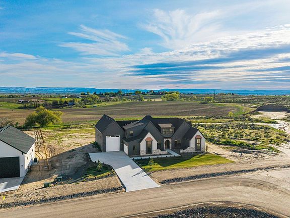 3rd image of 27463 Iron Horse Dr
