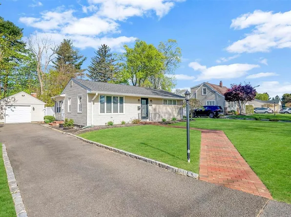 58 Oak Avenue, Smithtown, NY 11787