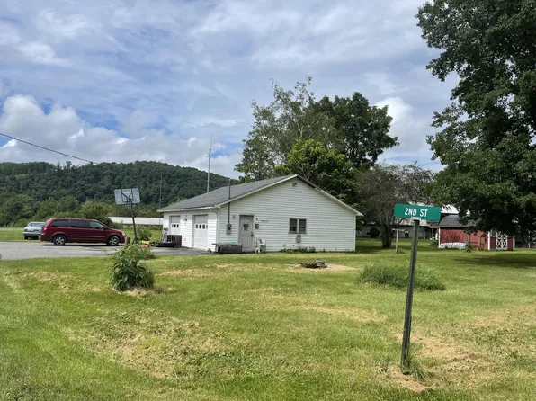 20 2nd St, Pence Springs, WV 24962