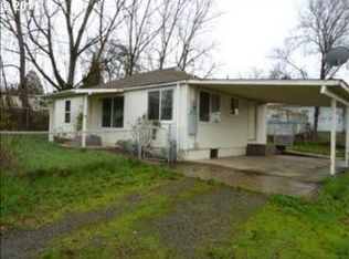 241 SE Robinson St, Winston, OR 97496