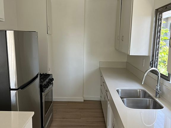 3rd image of 944 N Sierra Bonita Ave APT 5
