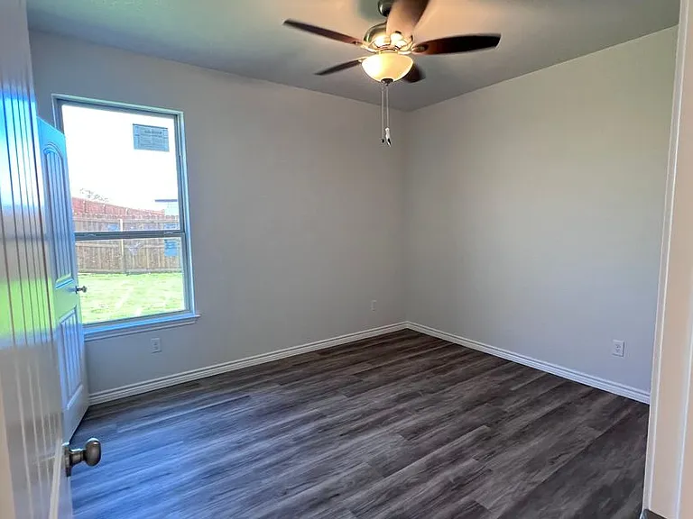 111 Levi Ct — Photo 8
