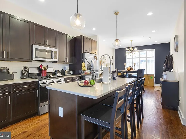 1909 E Hagert St #1 — Photo 8