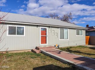 118 E B St, Wapato, WA