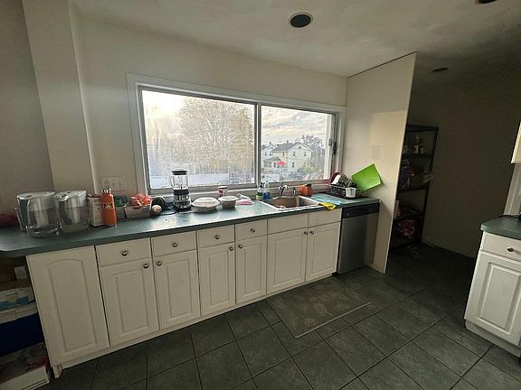 5th image of 120-130 Bonner Ave #2R