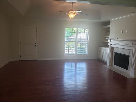 3rd image of 165 Longspur Dr