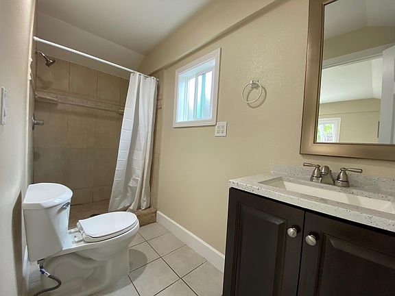 4th image of 1368 Mastic St #C