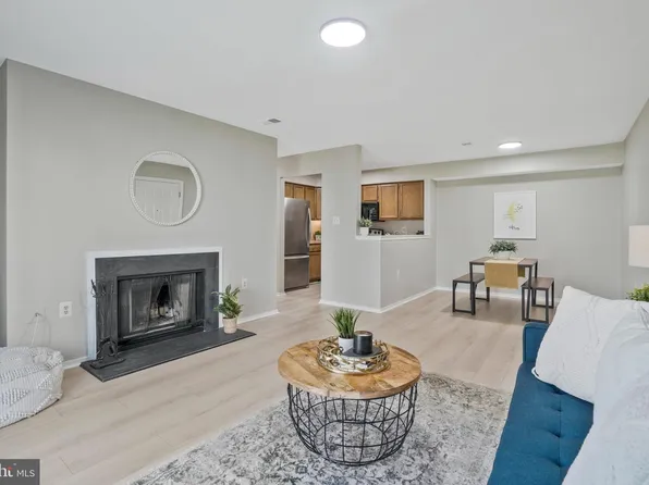 7813 Harrowgate Cir #A, Springfield, VA 22152