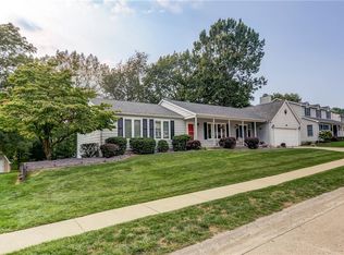 929 S Pine Hill Dr, Decatur, IL 62521