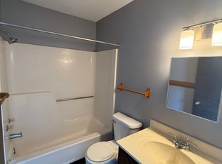 305 9th St APT 14, Howard Lake, MN 55349