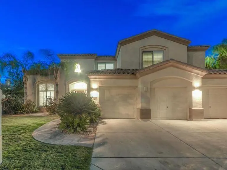 1690 W Bartlett Way — Photo 3