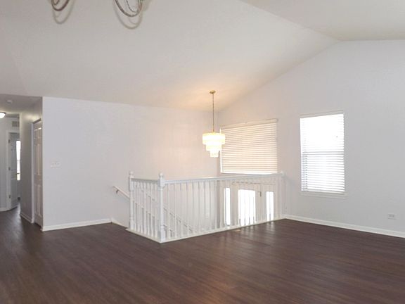 4th image of 443 Gloria Ln