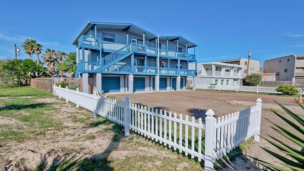 2 bed, 1.0 bath, 750 sqft, $2,100 — Photo 2