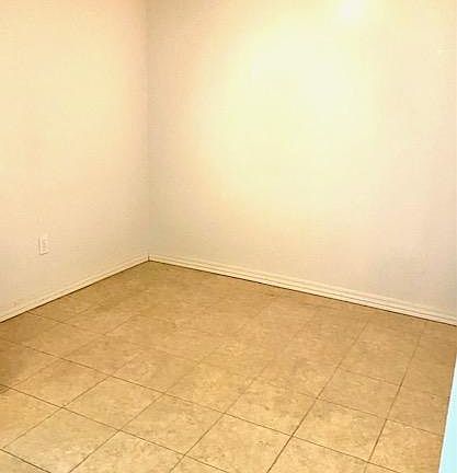 2nd image of 163 Sussex Pl #1503