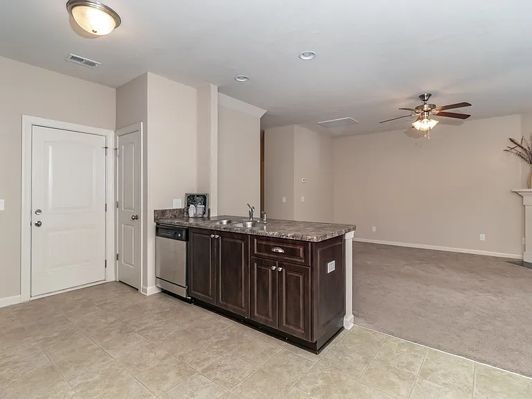 906 Erika Ln — Photo 12