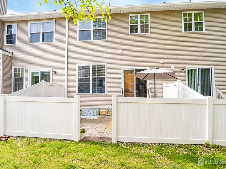 704 Dahlia Cir — Photo 30