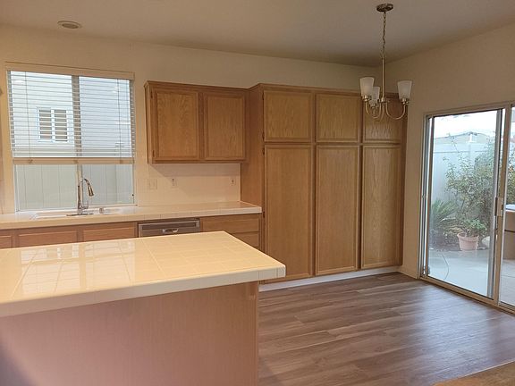4th image of 26340 Bradshaw Dr