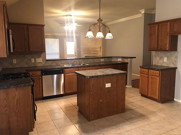 5th image of 4916 Redwood Dr