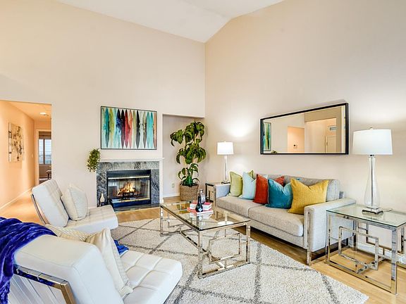 5th image of 384 Barbara Ln