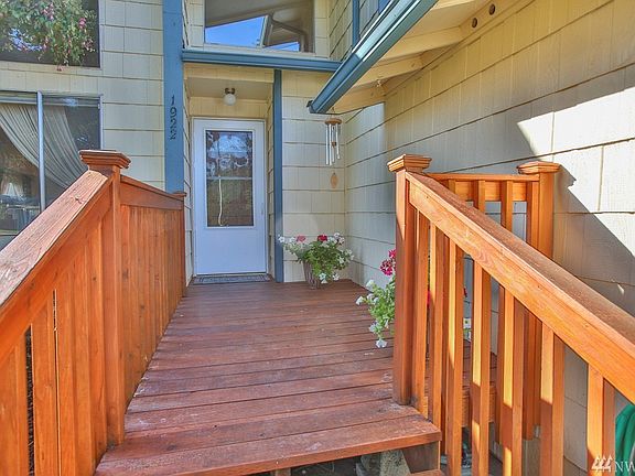 4th image of 1922 165th Street Ct E