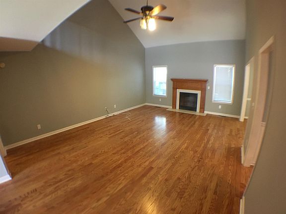 3rd image of 613 Woodhaven Dr