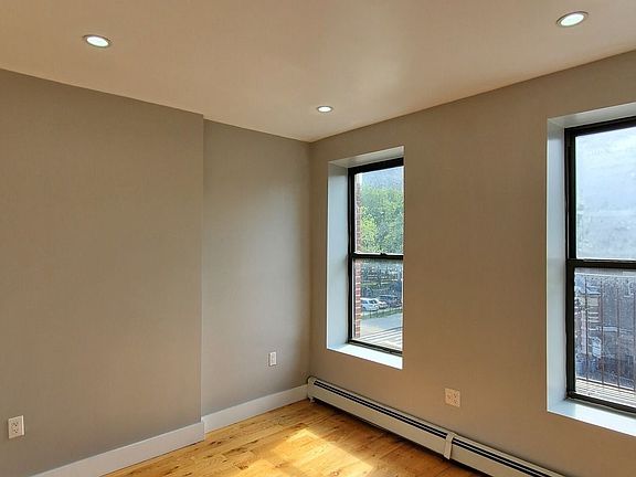 5th image of 316 Alexander Ave #3F