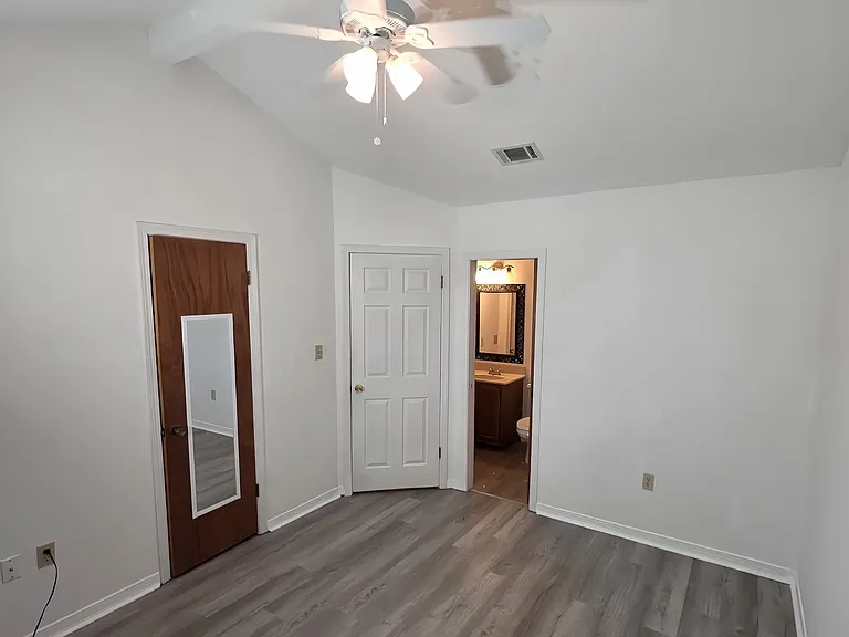 8 Viking Dr NW #C — Photo 8