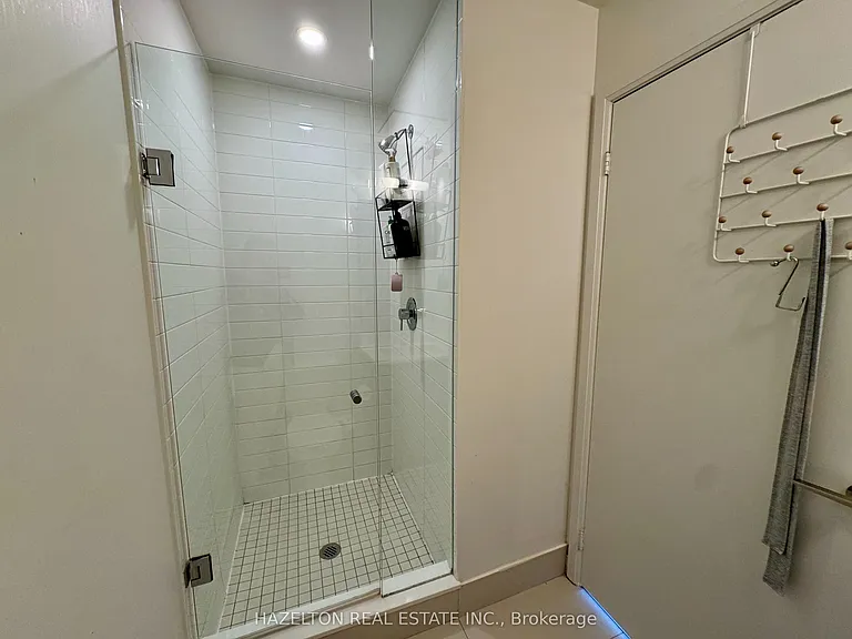 576 Front St W #201-E — Photo 15