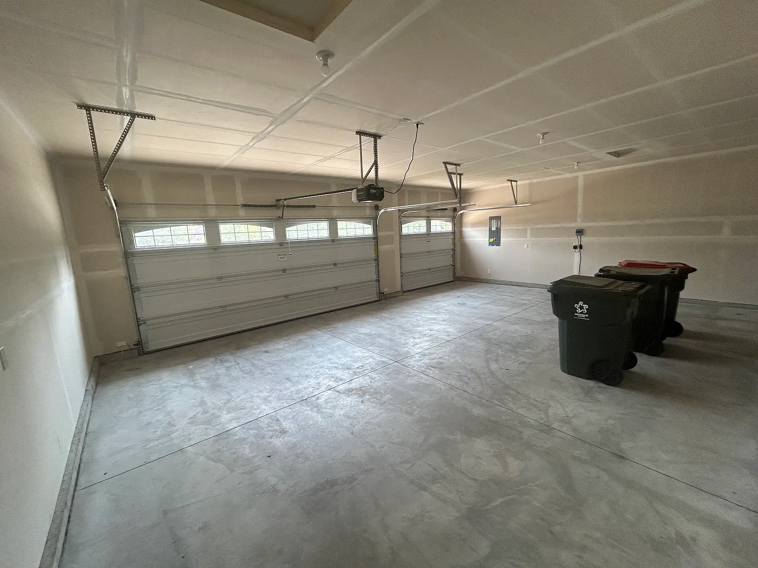 4 bed, 2539 sqft, $3,195 — Photo 3