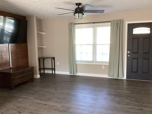 3rd image of 1365 Chestnut Ave