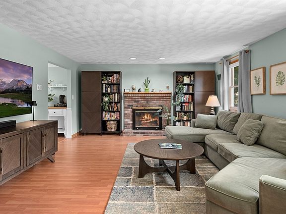 3rd image of 105 Grove Ave