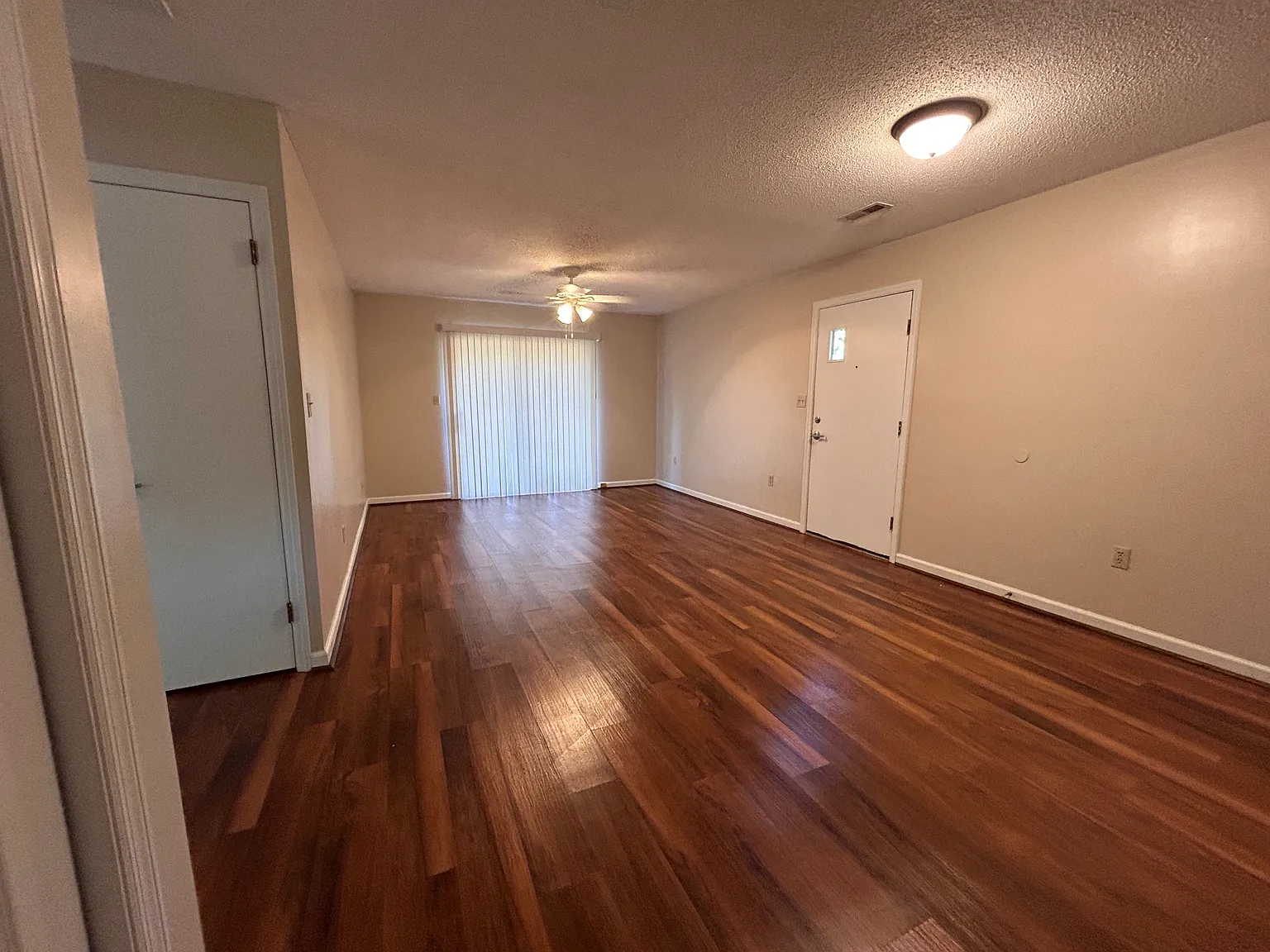 2 bed, 874 sqft, $1,250 — Photo 1