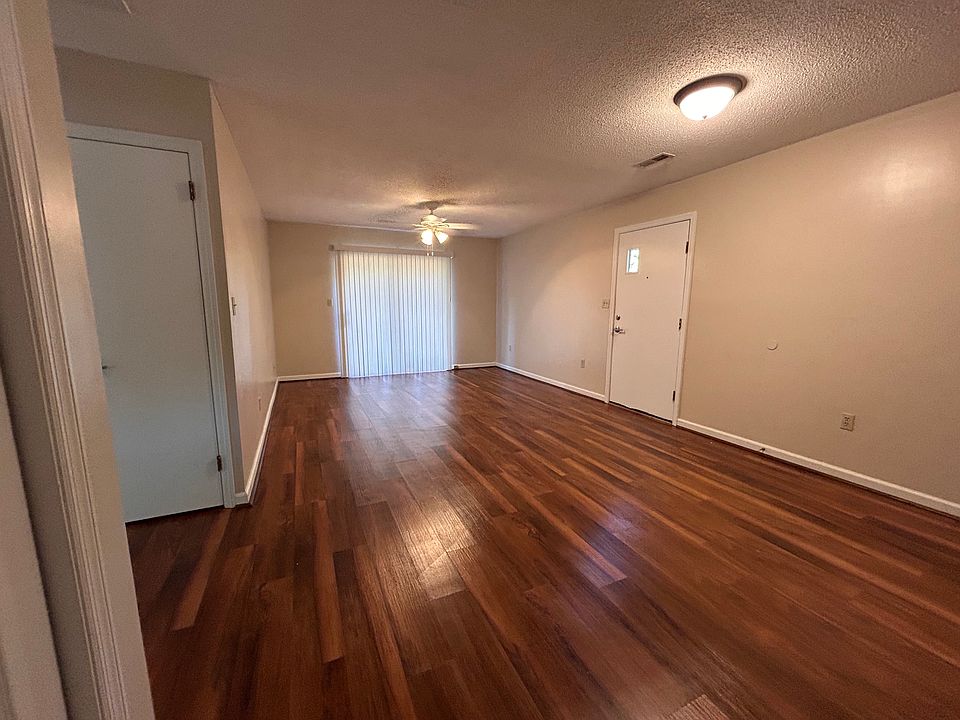 1st image of 125 Pine Loop Cir